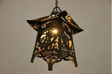 アンティーク雑貨　1970年製　ずっしりとした存在感が魅力的な銅製の吊り灯篭照明