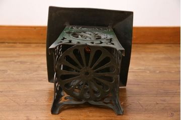 アンティーク雑貨　1970年製　ずっしりとした存在感が魅力的な銅製の吊り灯篭照明