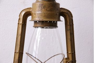 アンティーク雑貨　昭和レトロ　日本製　味わい深い風合いのオイルランプ(照明、ディスプレイ雑貨)