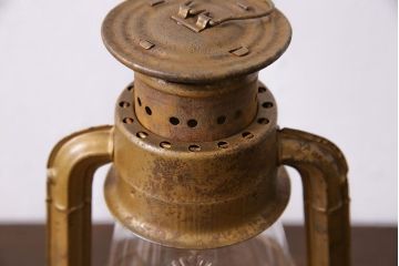 アンティーク雑貨　昭和レトロ　日本製　味わい深い風合いのオイルランプ(照明、ディスプレイ雑貨)