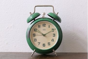 アンティーク雑貨　ハンガリー製　MOM　レトロなビンテージ置時計(目覚まし時計、枕時計)・グリーン