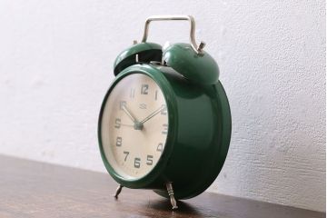 アンティーク雑貨　ハンガリー製　MOM　レトロなビンテージ置時計(目覚まし時計、枕時計)・グリーン