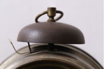 アンティーク雑貨　アンティーク　精工舎(SEIKOSHA)　へそ形目覚まし時計(置時計、枕時計)