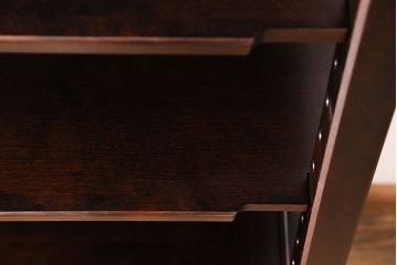 中古　北海道民芸家具　シックな雰囲気漂う四方棚(飾り棚)(定価30万円)