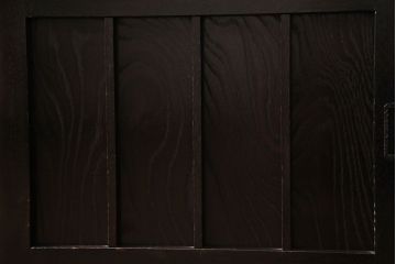 中古　高級民芸家具　升格子と透かしが目を引く和モダンな水屋箪笥(キャビネット、収納棚、戸棚)