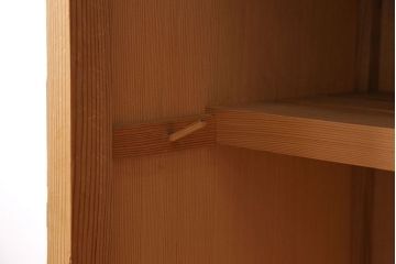 中古　竹の装飾と木の質感が味わい深い茶水屋(置き水屋、戸棚、食器棚、茶棚)