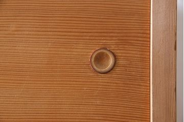 中古　竹の装飾と木の質感が味わい深い茶水屋(置き水屋、戸棚、食器棚、茶棚)