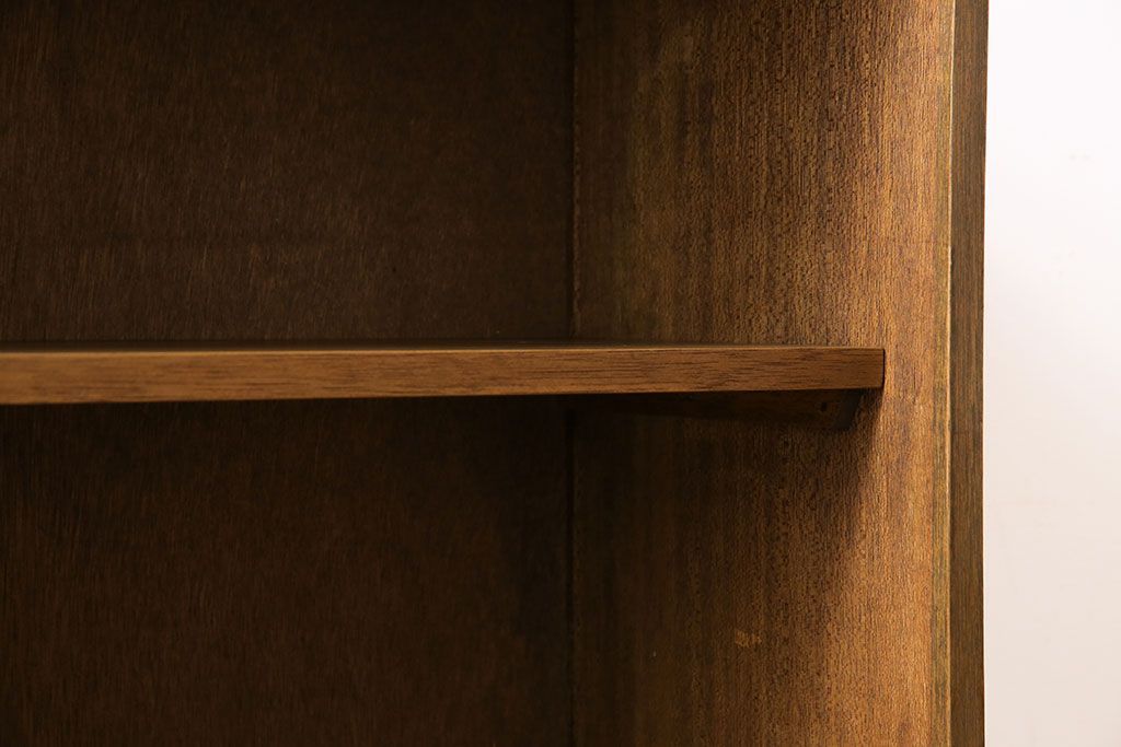 レトロ家具　昭和レトロ　鉄脚付き　木の質感が味わい深いキャビネット(収納棚、飾り棚、本箱)