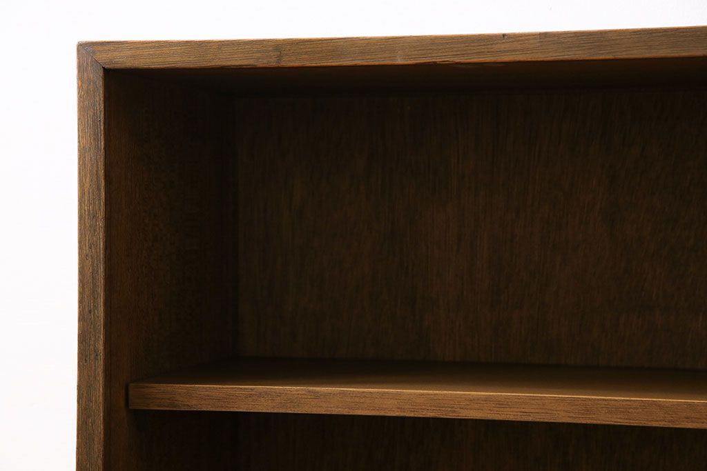 レトロ家具　昭和レトロ　鉄脚付き　木の質感が味わい深いキャビネット(収納棚、飾り棚、本箱)