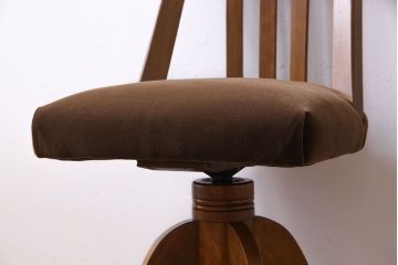 レトロ家具　レトロ　温かみのある色合いが魅力的な回転イス(チェア)