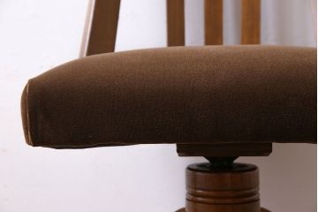 レトロ家具　レトロ　温かみのある色合いが魅力的な回転イス(チェア)