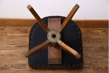 レトロ家具　レトロ　温かみのある色合いが魅力的な回転イス(チェア)