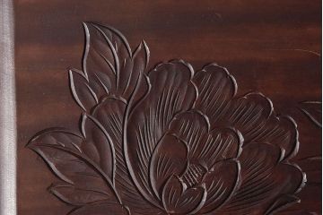 アンティーク雑貨　古民具・骨董　牡丹の彫刻がすてきな花台(飾り台)