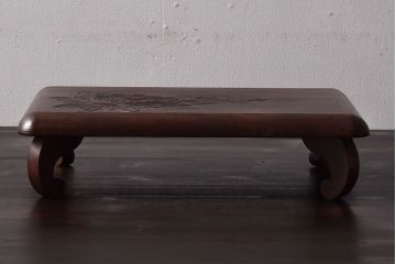 アンティーク雑貨　古民具・骨董　牡丹の彫刻がすてきな花台(飾り台)