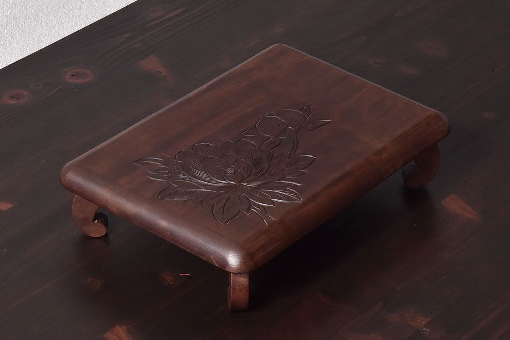 アンティーク雑貨　古民具・骨董　牡丹の彫刻がすてきな花台(飾り台)