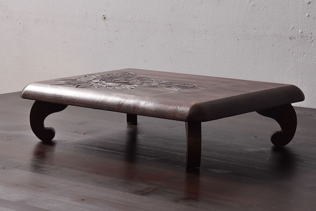 アンティーク雑貨　古民具・骨董　牡丹の彫刻がすてきな花台(飾り台)