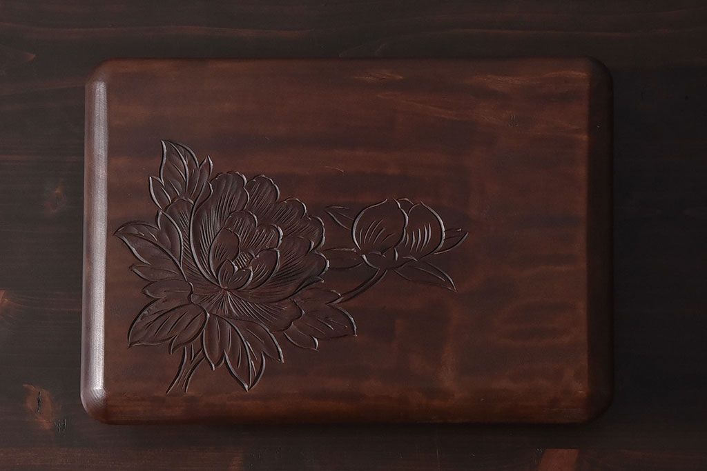 アンティーク雑貨　古民具・骨董　牡丹の彫刻がすてきな花台(飾り台)