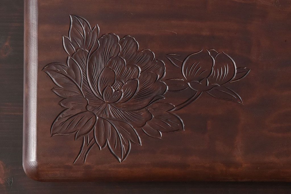 アンティーク雑貨　古民具・骨董　牡丹の彫刻がすてきな花台(飾り台)