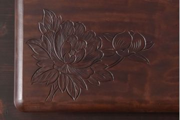 アンティーク雑貨　古民具・骨董　牡丹の彫刻がすてきな花台(飾り台)