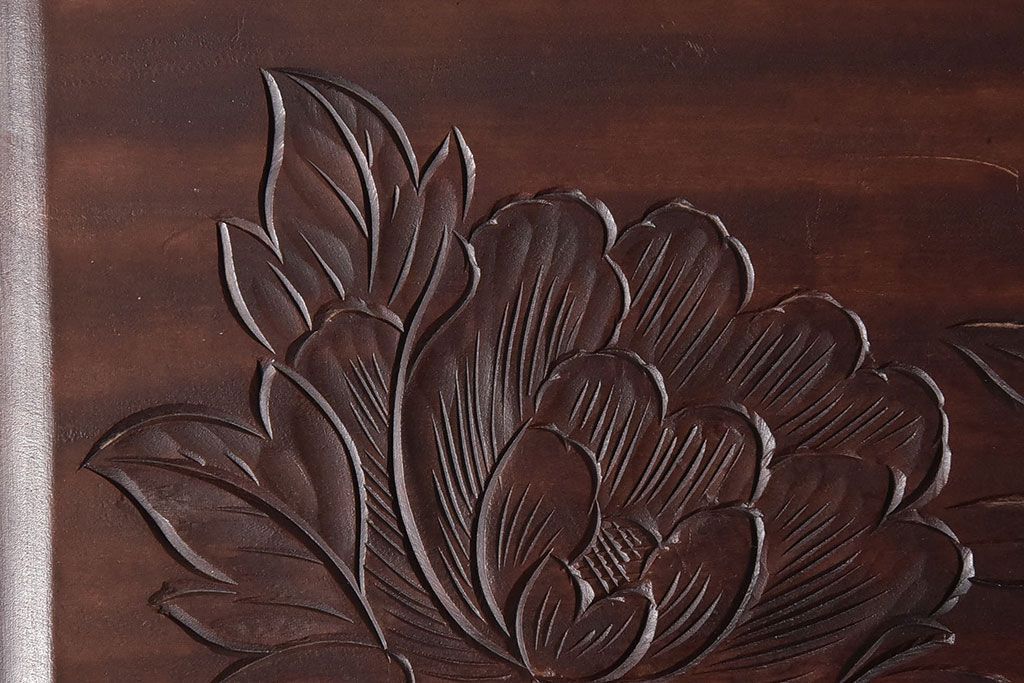 アンティーク雑貨　古民具・骨董　牡丹の彫刻がすてきな花台(飾り台)