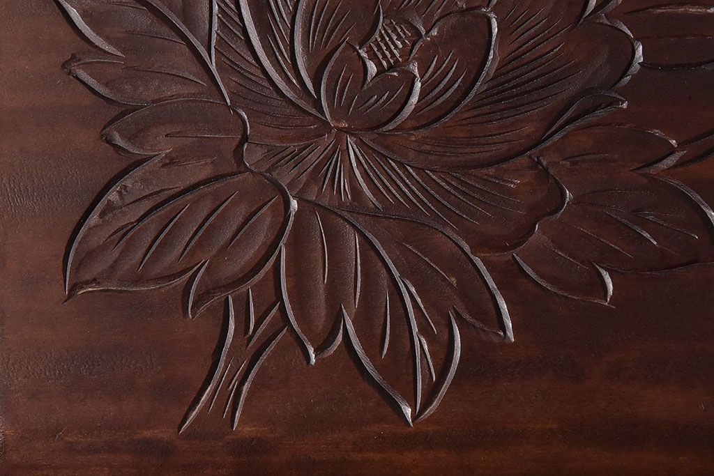 アンティーク雑貨　古民具・骨董　牡丹の彫刻がすてきな花台(飾り台)