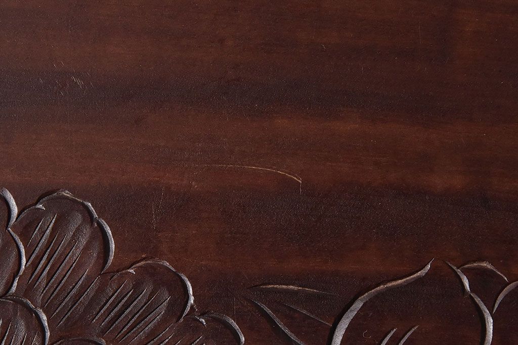 アンティーク雑貨　古民具・骨董　牡丹の彫刻がすてきな花台(飾り台)