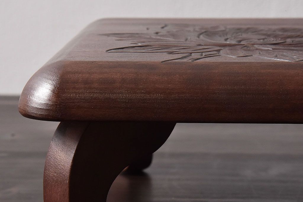 アンティーク雑貨　古民具・骨董　牡丹の彫刻がすてきな花台(飾り台)