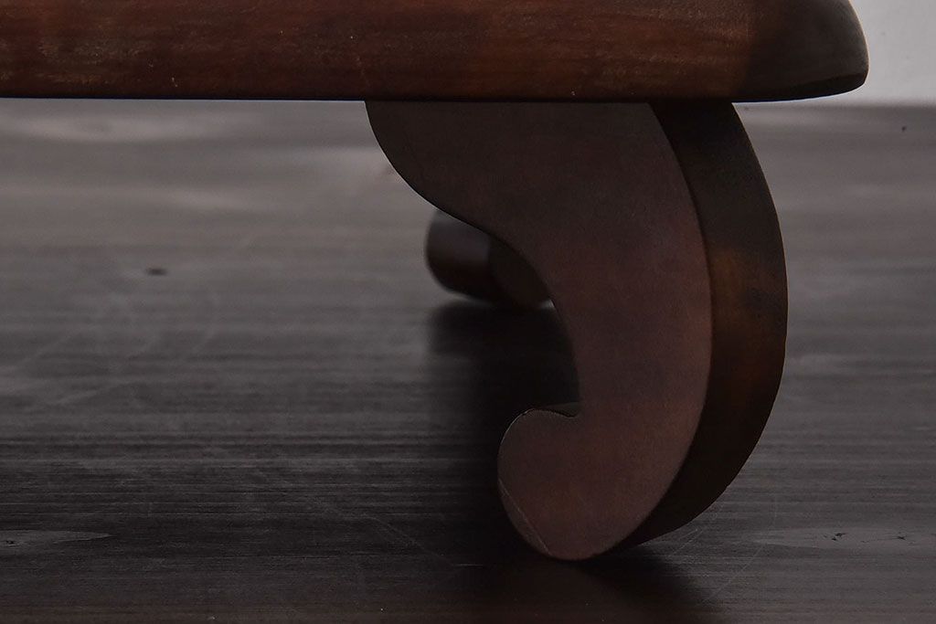 アンティーク雑貨　古民具・骨董　牡丹の彫刻がすてきな花台(飾り台)