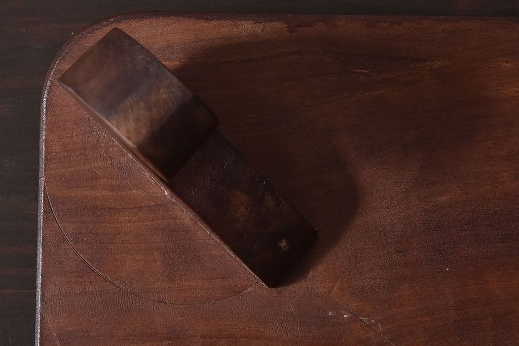 アンティーク雑貨　古民具・骨董　牡丹の彫刻がすてきな花台(飾り台)