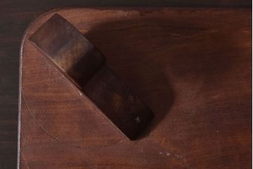 アンティーク雑貨　古民具・骨董　牡丹の彫刻がすてきな花台(飾り台)