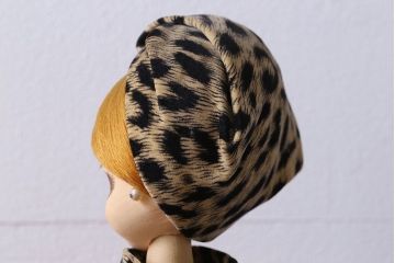 アンティーク雑貨　レトロ　赤いコートがかわらしい文化人形(置物、ディスプレイ雑貨)