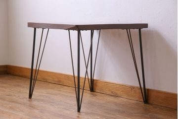 アンティーク家具　和製アンティーク　天板一枚板　ケヤキ材の木目が魅力的な鉄脚ローテーブル(サイドテーブル、カフェテーブル)