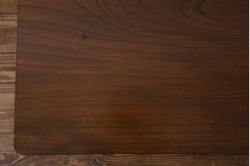 アンティーク家具　和製アンティーク　天板一枚板　ケヤキ材の木目が魅力的な鉄脚ローテーブル(サイドテーブル、カフェテーブル)