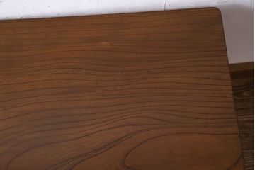 アンティーク家具　和製アンティーク　天板一枚板　ケヤキ材の木目が魅力的な鉄脚ローテーブル(サイドテーブル、カフェテーブル)