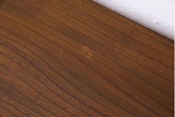 アンティーク家具　和製アンティーク　天板一枚板　ケヤキ材の木目が魅力的な鉄脚ローテーブル(サイドテーブル、カフェテーブル)