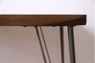 アンティーク家具　和製アンティーク　天板一枚板　ケヤキ材の木目が魅力的な鉄脚ローテーブル(サイドテーブル、カフェテーブル)