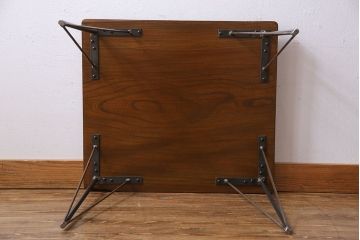 アンティーク家具　和製アンティーク　天板一枚板　ケヤキ材の木目が魅力的な鉄脚ローテーブル(サイドテーブル、カフェテーブル)