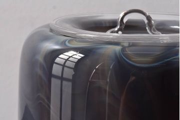 アンティーク雑貨　由水常雄　滑らかな色と質感が美しい　銀燿ガラス水指(埋木)