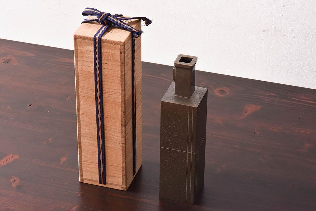 アンティーク雑貨　【H様ご成約済み・ご決済用】蓮田修吾郎　朧銀　一輪生　スタイリッシュなデザインの花瓶(文化勲章、受章)