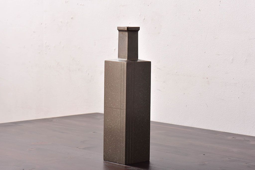 アンティーク雑貨　【H様ご成約済み・ご決済用】蓮田修吾郎　朧銀　一輪生　スタイリッシュなデザインの花瓶(文化勲章、受章)