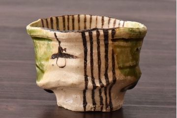 アンティーク雑貨　骨董　鈴木五郎　絵織部　ぐいのみ(ぐい呑み)・箱付き