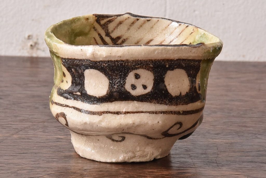 アンティーク雑貨　骨董　鈴木五郎　絵織部　ぐいのみ(ぐい呑み)・箱付き