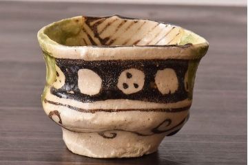 アンティーク雑貨　骨董　鈴木五郎　絵織部　ぐいのみ(ぐい呑み)・箱付き