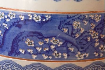 アンティーク雑貨　和製アンティーク　梅の花が愛らしい瀬戸火鉢(鉢カバー)