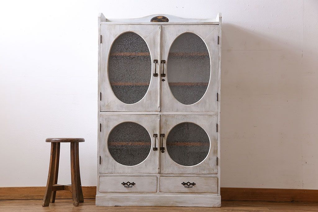 アンティーク家具　シャビーなペイントが味わい深い丸窓のアンティークブックケース(本箱、収納棚)