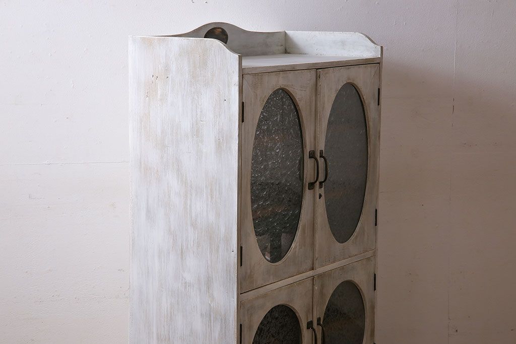 アンティーク家具　シャビーなペイントが味わい深い丸窓のアンティークブックケース(本箱、収納棚)