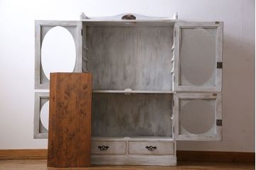 アンティーク家具　シャビーなペイントが味わい深い丸窓のアンティークブックケース(本箱、収納棚)