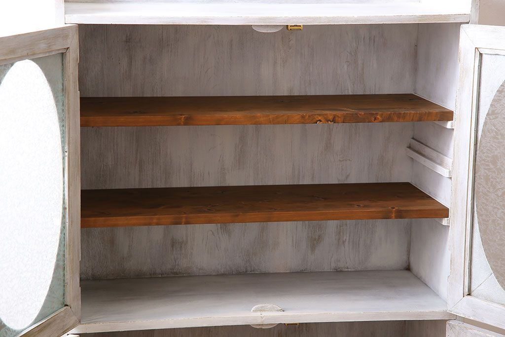 アンティーク家具　シャビーなペイントが味わい深い丸窓のアンティークブックケース(本箱、収納棚)