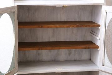 アンティーク家具　シャビーなペイントが味わい深い丸窓のアンティークブックケース(本箱、収納棚)