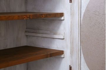 アンティーク家具　シャビーなペイントが味わい深い丸窓のアンティークブックケース(本箱、収納棚)